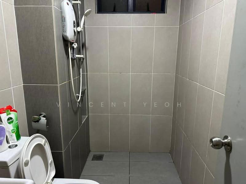 Kediaman Servis untuk Dijual di You Vista @ You City - Vincent Yeoh - Bathroom - PropertyGuru.com.my