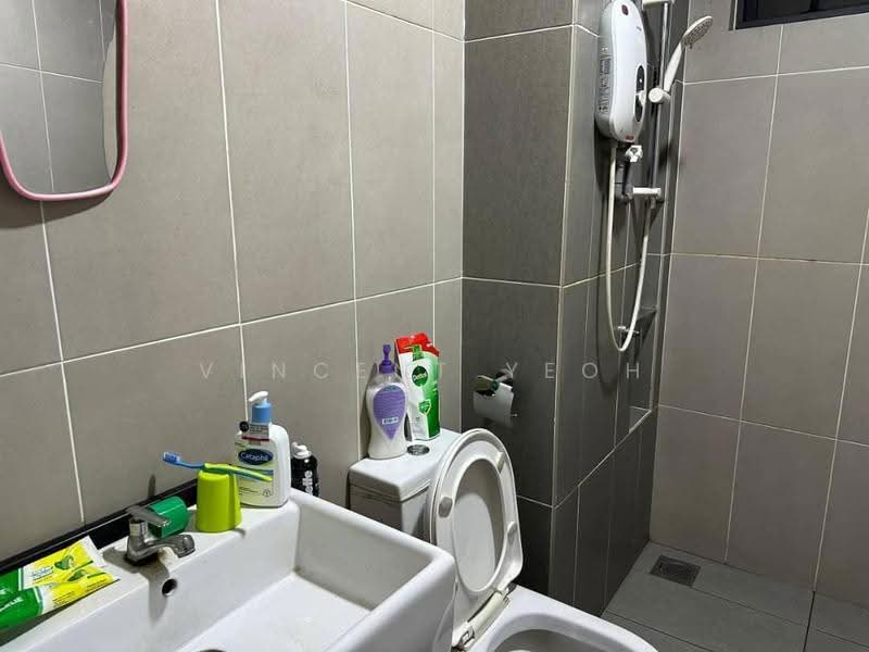 Kediaman Servis untuk Dijual di You Vista @ You City - Vincent Yeoh - Bathroom - PropertyGuru.com.my