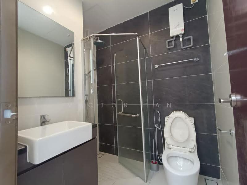 Condominium for Rent at Amberside @ Country Garden Danga Bay - Victor Tan - Bathroom - PropertyGuru.com.my