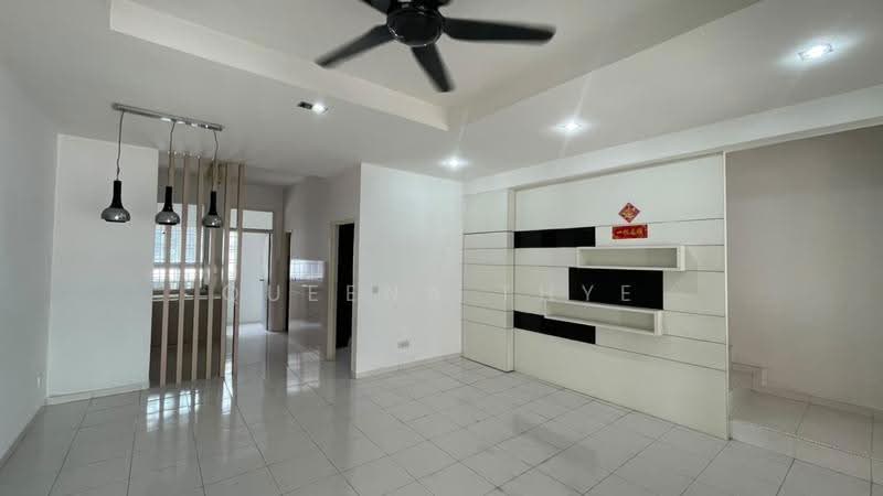 Rumah Teres 2.5-Tingkat untuk Dijual di Taman Setia Indah (Tebrau) - Queena Thye - Living Room - PropertyGuru.com.my