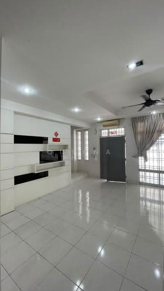 Rumah Teres 2.5-Tingkat untuk Dijual di Taman Setia Indah (Tebrau) - Queena Thye - Living Room - PropertyGuru.com.my