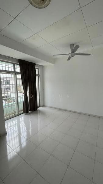 Rumah Teres 2.5-Tingkat untuk Dijual di Taman Setia Indah (Tebrau) - Queena Thye - Living Room - PropertyGuru.com.my