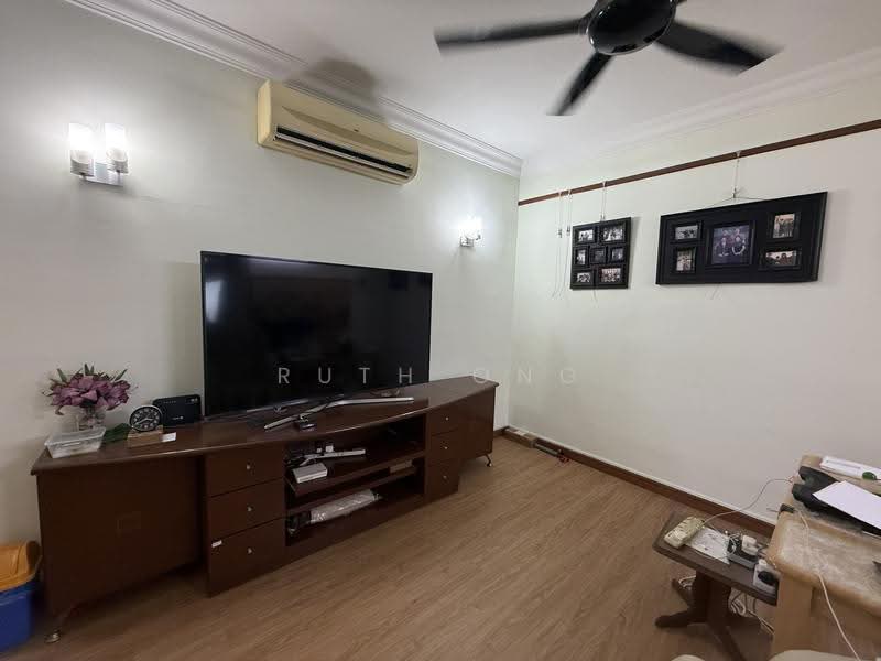 Kondominium untuk Dijual di The Regency Condominium - Ruth Ong - Living Room - PropertyGuru.com.my