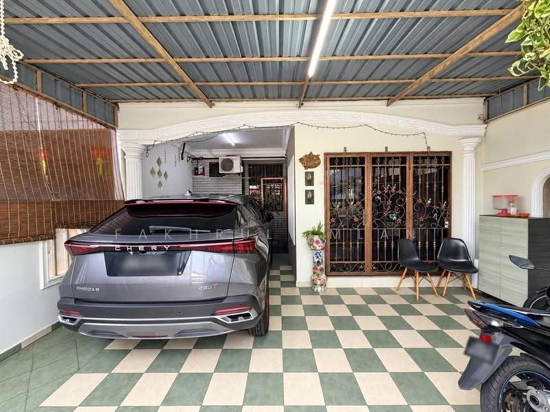 1-storey Terraced House for Sale in Taman Megah Ria (Masai) - Fakhrul Imlan - Car Park - PropertyGuru.com.my