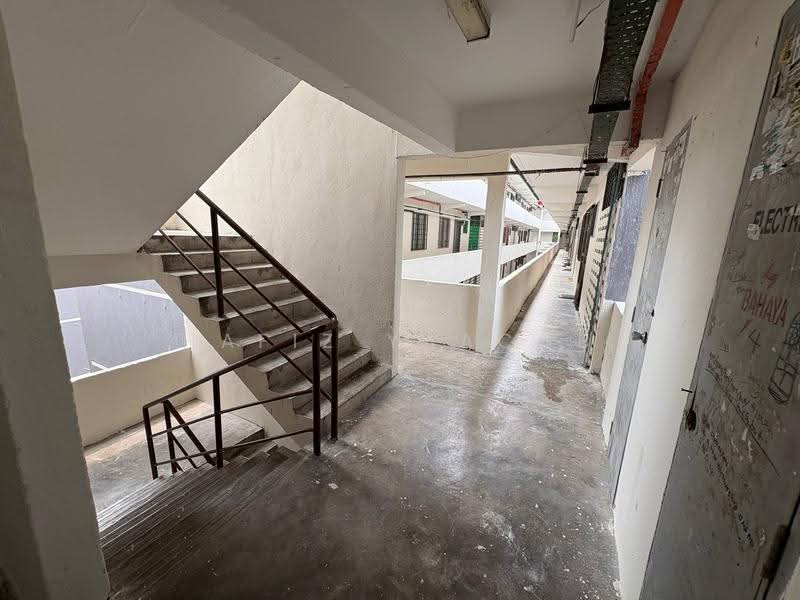 Apartment for Sale at Taman Bunga Raya, Bukit Beruntung - Hafiz Yaacob - Corridor - PropertyGuru.com.my