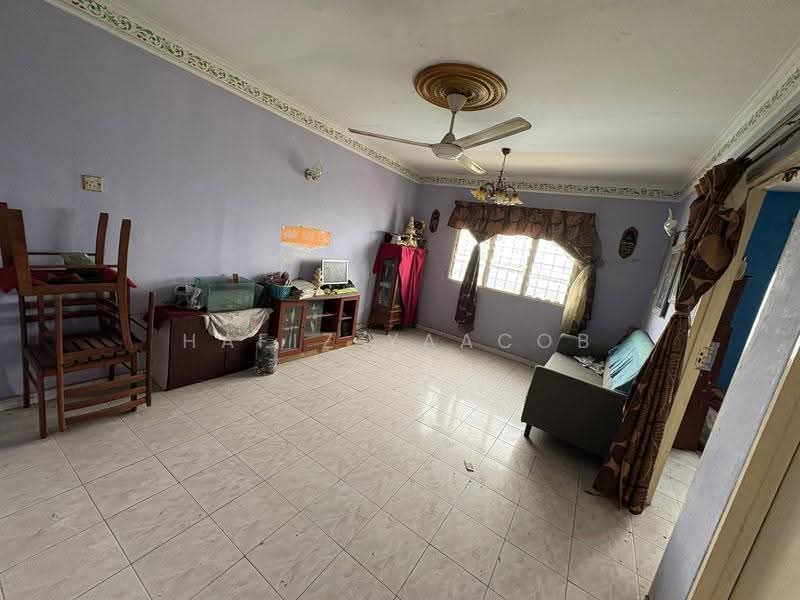 Apartment for Sale at Taman Bunga Raya, Bukit Beruntung - Hafiz Yaacob - Living Room - PropertyGuru.com.my
