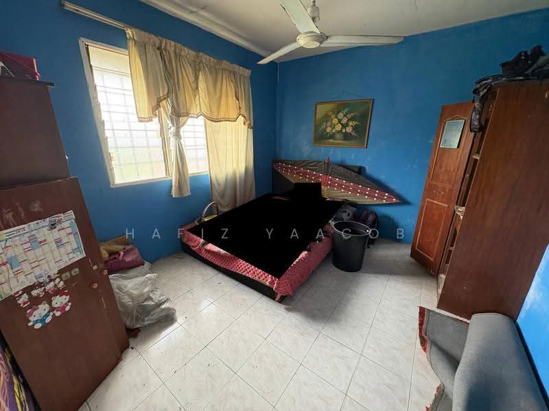 Apartment for Sale at Taman Bunga Raya, Bukit Beruntung - Hafiz Yaacob - Bedroom - PropertyGuru.com.my