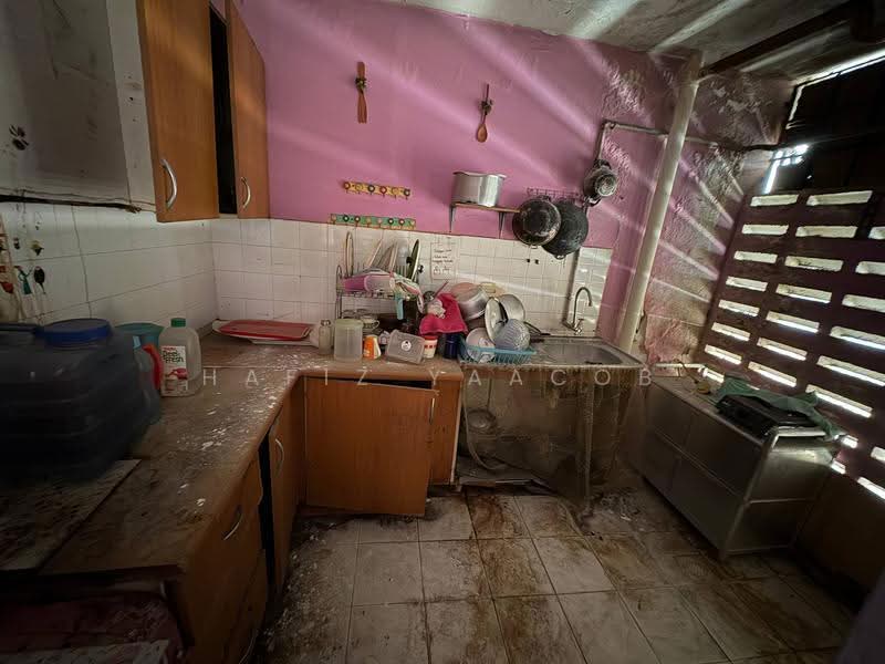 Apartment for Sale at Taman Bunga Raya, Bukit Beruntung - Hafiz Yaacob - Kitchen - PropertyGuru.com.my