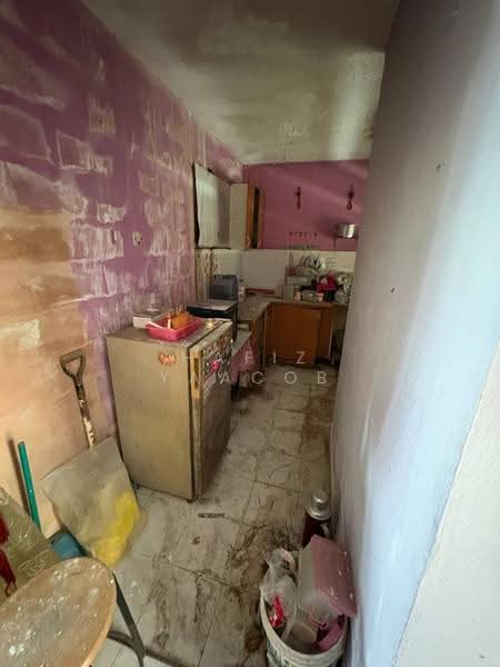 Apartment for Sale at Taman Bunga Raya, Bukit Beruntung - Hafiz Yaacob - Kitchen - PropertyGuru.com.my