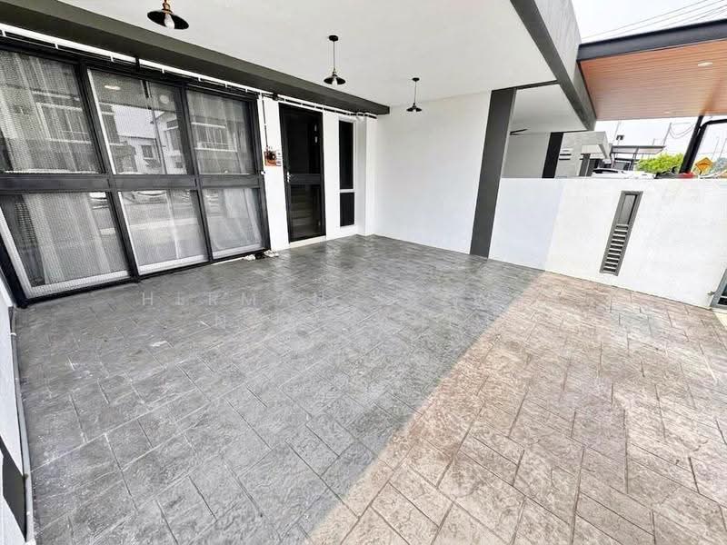Terraced House for Sale in Hulu Langat (Selangor) - Herman Sazwan Nor Rahim - Car Porch - PropertyGuru.com.my