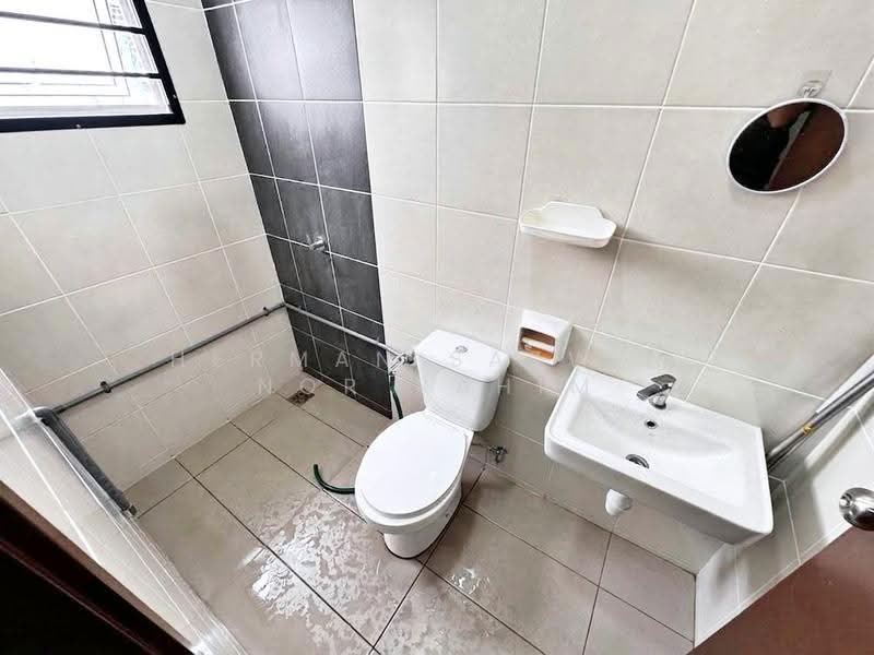 Terraced House for Sale in Hulu Langat (Selangor) - Herman Sazwan Nor Rahim - Bathroom - PropertyGuru.com.my
