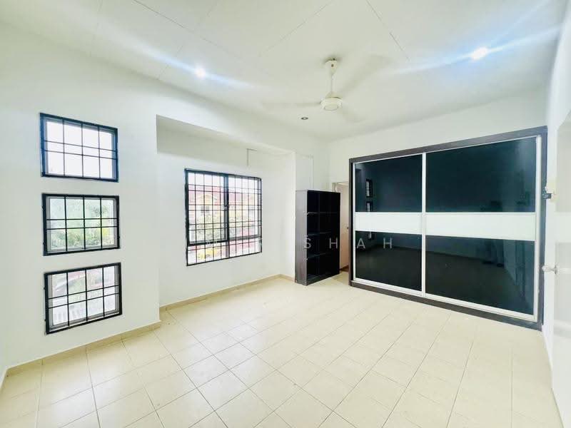 Rumah Teres untuk Dijual di Sungai Buloh (Selangor) - Zimir Shah - Bedroom - PropertyGuru.com.my