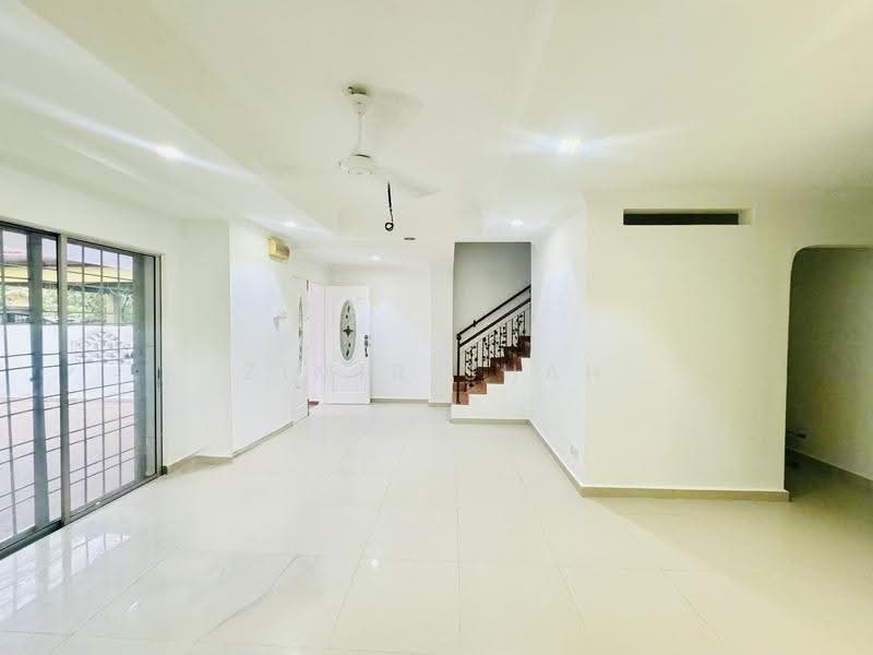 Rumah Teres untuk Dijual di Sungai Buloh (Selangor) - Zimir Shah - Living Room - PropertyGuru.com.my