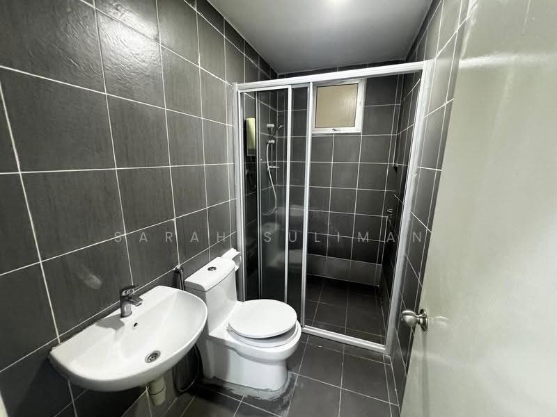 Service Residence for Rent at Savanna Executive Suite @ Southville City - Sarah Suliman - Bathroom - PropertyGuru.com.my