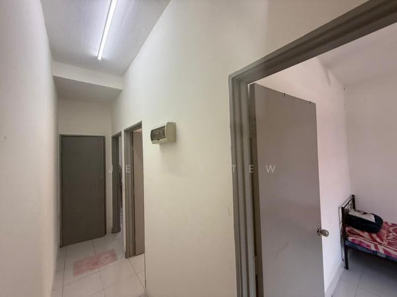 2-storey Terraced House for Sale in Taman Lagenda Putra (Kulai) - Jeanne Tew - Corridor - PropertyGuru.com.my