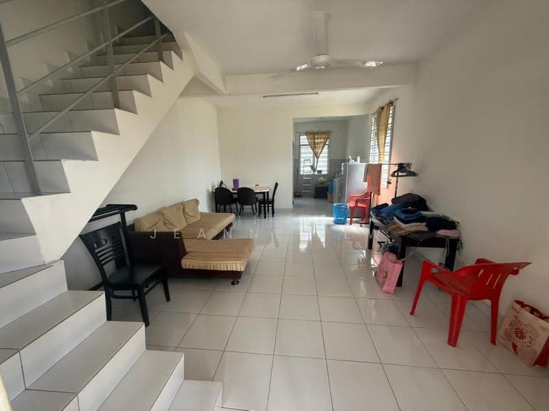 2-storey Terraced House for Sale in Taman Lagenda Putra (Kulai) - Jeanne Tew - Living Room - PropertyGuru.com.my