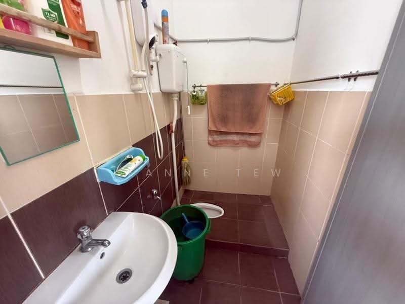 2-storey Terraced House for Sale in Taman Lagenda Putra (Kulai) - Jeanne Tew - Bathroom - PropertyGuru.com.my