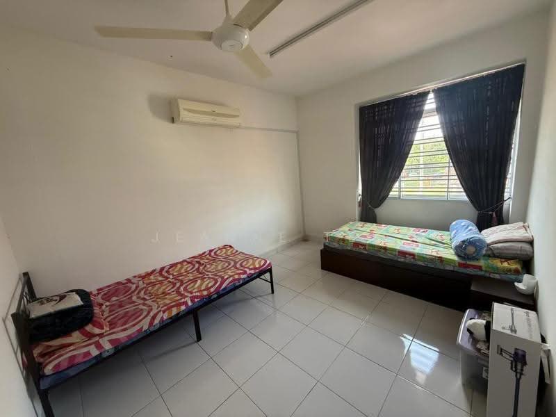 2-storey Terraced House for Sale in Taman Lagenda Putra (Kulai) - Jeanne Tew - Bedroom - PropertyGuru.com.my