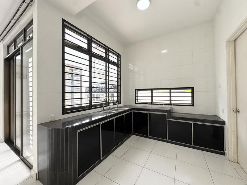 Cluster House for Sale in Setia Tropika (Johor Bahru) - Pauline Goh - Kitchen - PropertyGuru.com.my
