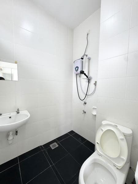 Cluster House for Sale in Setia Tropika (Johor Bahru) - Pauline Goh - Bathroom - PropertyGuru.com.my