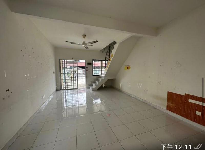2-storey Terraced House for Sale in Taman Lagenda Putra (Kulai) - Jeanne Tew - Living Room - PropertyGuru.com.my