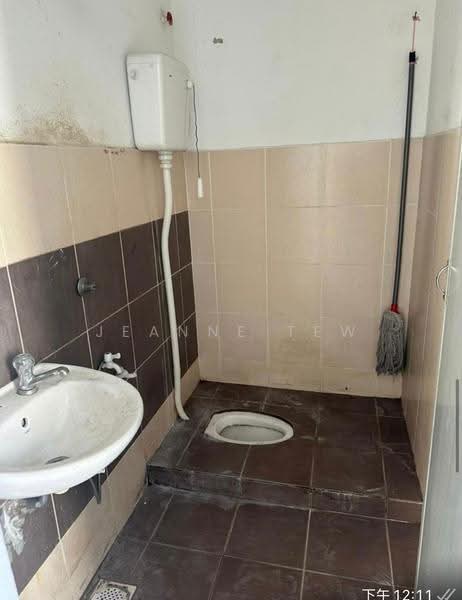 2-storey Terraced House for Sale in Taman Lagenda Putra (Kulai) - Jeanne Tew - Bathroom - PropertyGuru.com.my