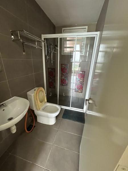 Kondominium untuk Disewa di Mutiara Ville - PJ Low - Bathroom - PropertyGuru.com.my