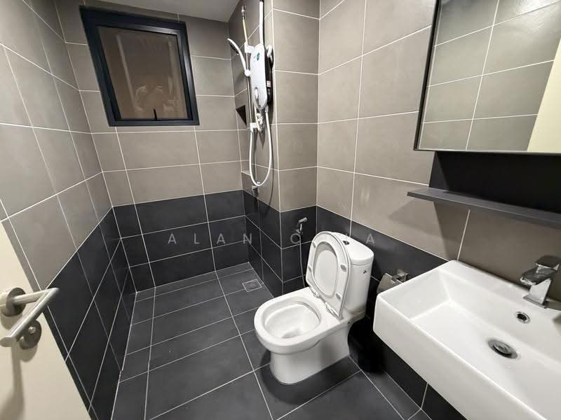 Kediaman Servis untuk Disewa di D'Clover Residences - Alan Chia - Bathroom - PropertyGuru.com.my