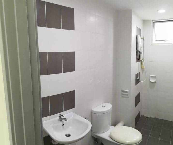 Kondominium untuk Dijual di The Golden Triangle Condominium - Ray Yap - Bathroom - PropertyGuru.com.my