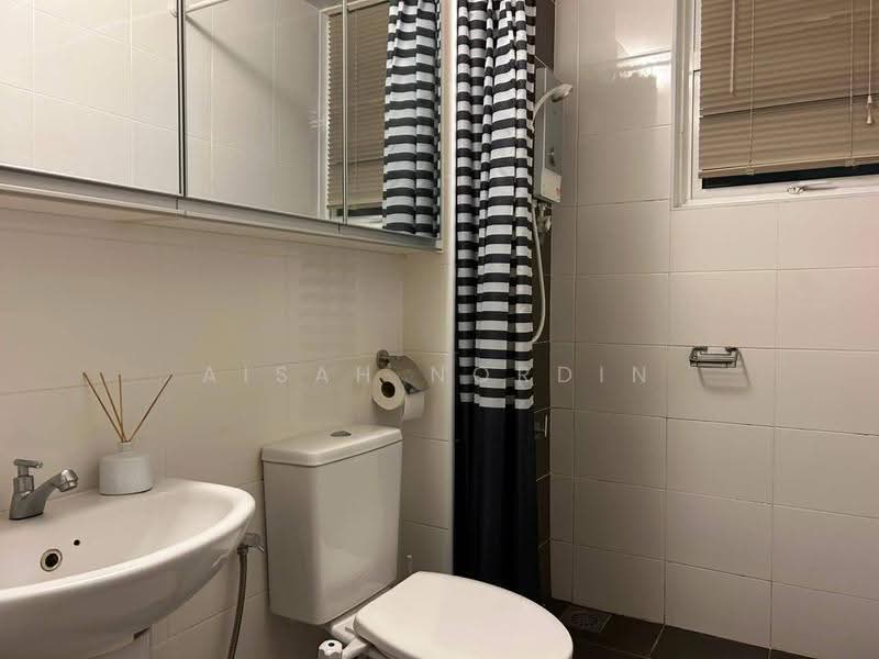 Condominium for Rent at Dwiputra Residences - Aisah Nordin - Bathroom - PropertyGuru.com.my