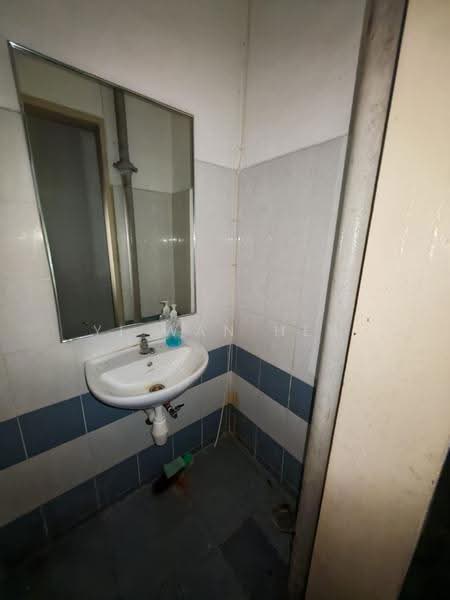 Shop / Office for Rent in Butterworth (Penang) - Yi Wan Hew - Bathroom - PropertyGuru.com.my