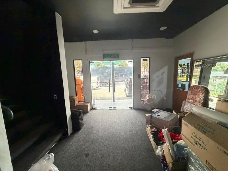 Warehouse for Rent in Taman Sains Selangor (Kota Damansara) - Brian JiaKok - Entrance - PropertyGuru.com.my