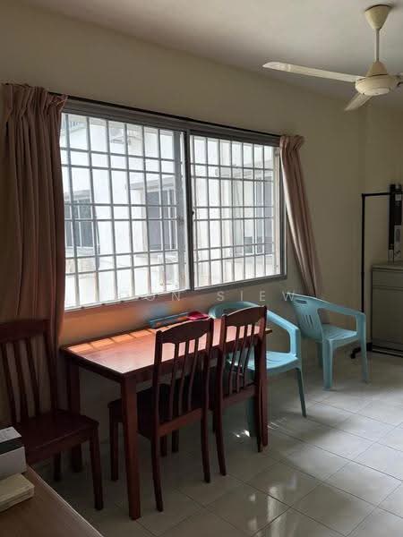 Pangsapuri untuk Dijual di Taman Pekaka Block 31 - Boon Siew - Dining Room - PropertyGuru.com.my