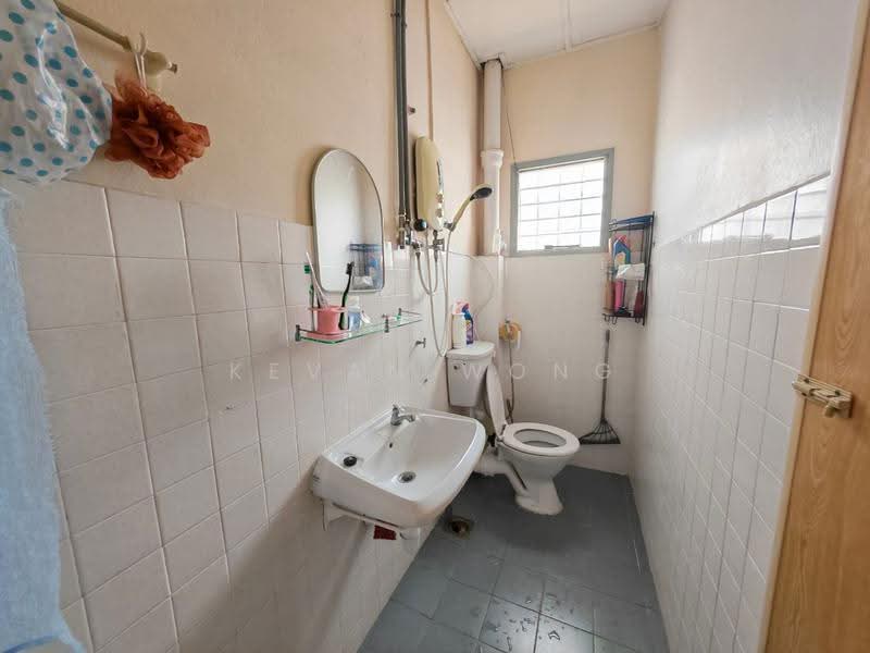 2-storey Terraced House for Sale in Taman Sri Gombak (Gombak) - Kevan Wong - Bathroom - PropertyGuru.com.my