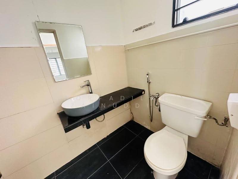 3-storey Terraced House for Sale in Batu Caves (Selangor) - NORFADILAH ZAINUDDIN - Bathroom - PropertyGuru.com.my