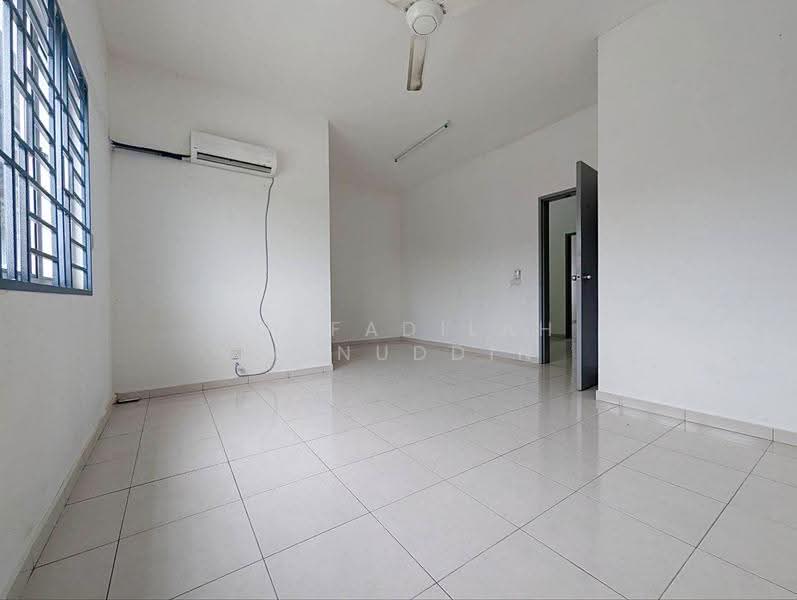 2-storey Terraced House for Sale in Kuala Selangor (Selangor) - NORFADILAH ZAINUDDIN - Living Room - PropertyGuru.com.my