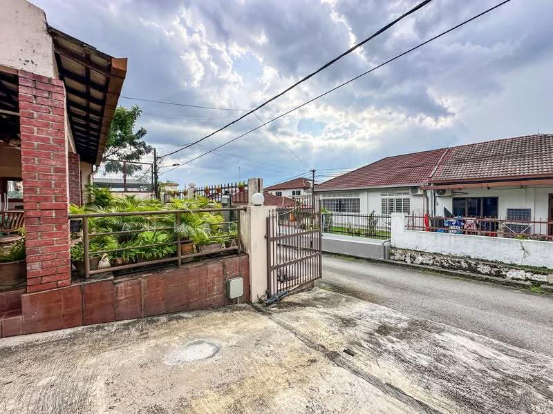Semi-Detached House for Sale in Bukit Gasing (Petaling Jaya) - Ahmad Ikhwan Arif - Exterior - PropertyGuru.com.my