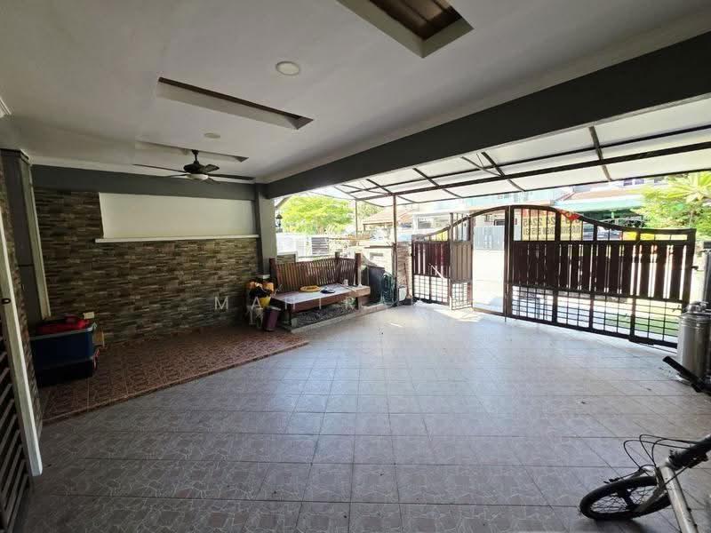 Rumah Teres untuk Dijual di Taman Pinggiran Usj (Subang Jaya) - Mahirah . - Car Park - PropertyGuru.com.my