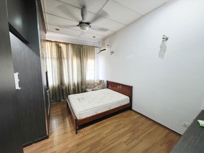 Rumah Teres untuk Dijual di Taman Pinggiran Usj (Subang Jaya) - Mahirah . - Bedroom - PropertyGuru.com.my