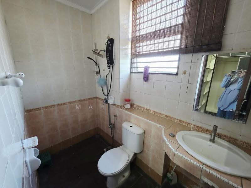 Rumah Teres untuk Dijual di Taman Pinggiran Usj (Subang Jaya) - Mahirah . - Bathroom - PropertyGuru.com.my