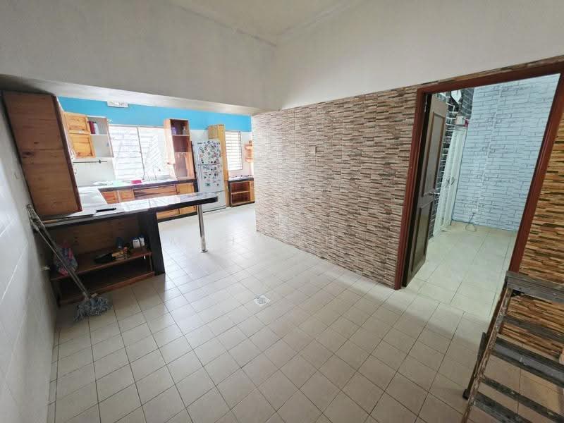 Rumah Teres untuk Dijual di Taman Pinggiran Usj (Subang Jaya) - Mahirah . - Kitchen - PropertyGuru.com.my