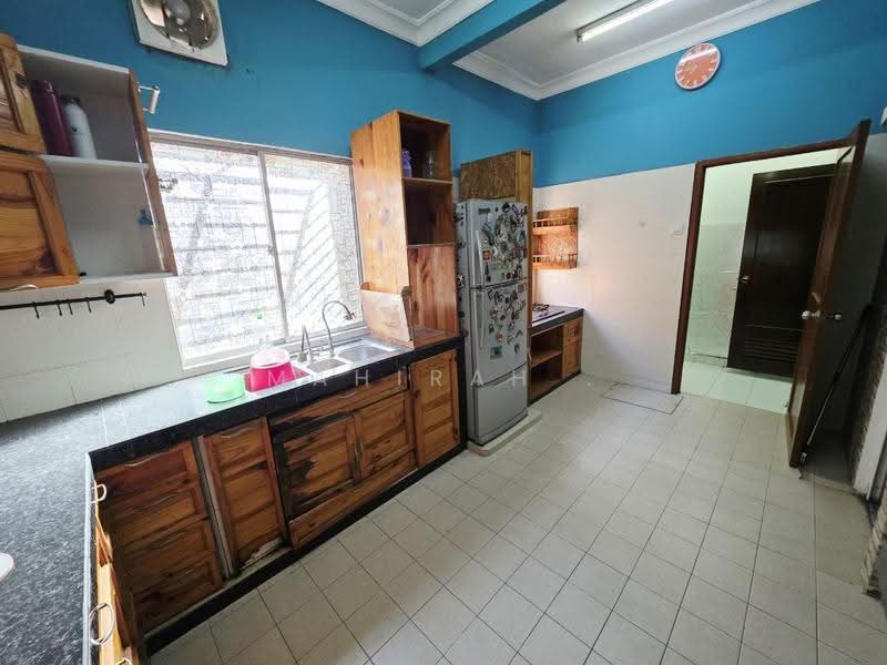 Rumah Teres untuk Dijual di Taman Pinggiran Usj (Subang Jaya) - Mahirah . - Kitchen - PropertyGuru.com.my