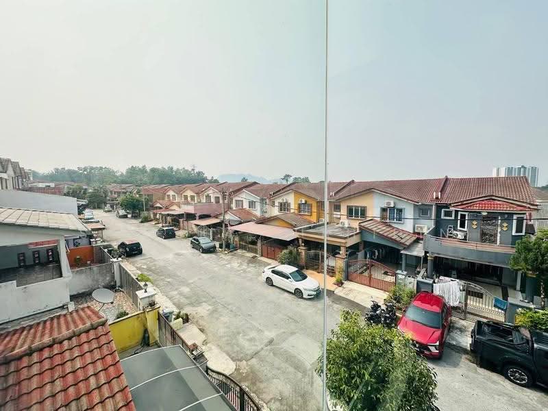 3-storey Terraced House for Sale in Selayang (Selangor) - Shafika Shahidin - Exterior - PropertyGuru.com.my