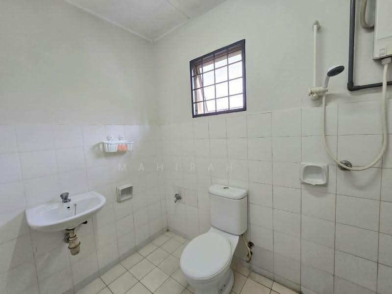 2-storey Terraced House for Sale in Bandar Bukit Mahkota (Bangi) - Mahirah . - Bathroom - PropertyGuru.com.my