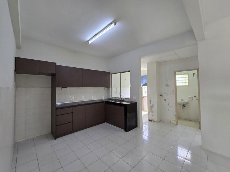 2-storey Terraced House for Sale in Bandar Bukit Mahkota (Bangi) - Mahirah . - Kitchen - PropertyGuru.com.my