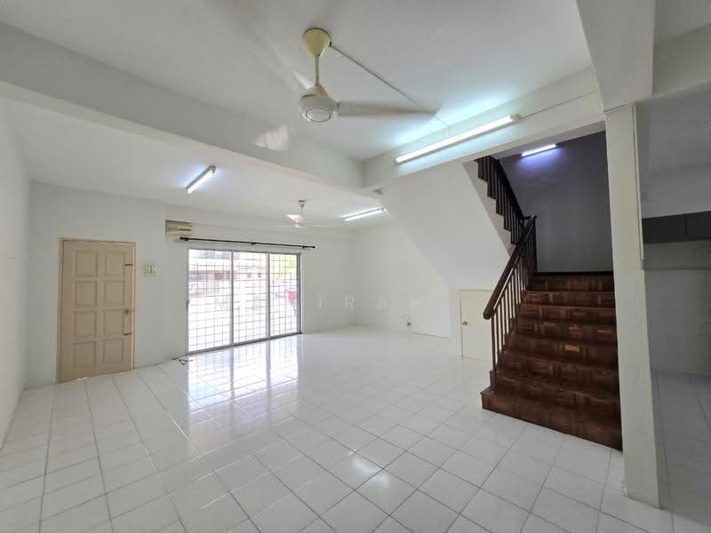 2-storey Terraced House for Sale in Bandar Bukit Mahkota (Bangi) - Mahirah . - Living Room - PropertyGuru.com.my