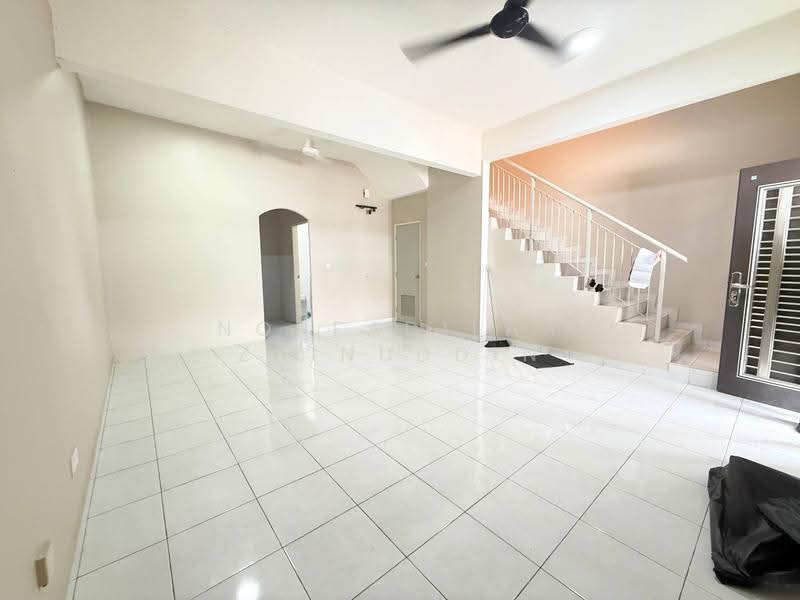 2-storey Terraced House for Sale in Saujana Utama (Puncak Alam) - NORFADILAH ZAINUDDIN - Living Room - PropertyGuru.com.my