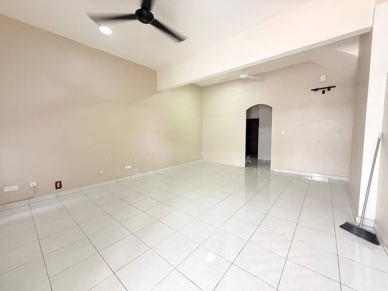 2-storey Terraced House for Sale in Saujana Utama (Puncak Alam) - NORFADILAH ZAINUDDIN - Living Room - PropertyGuru.com.my