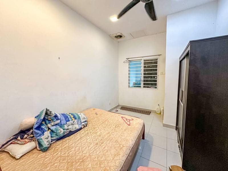 Semi-Detached House for Sale in Taman Pelangi Semenyih 2 (Semenyih) - Ahmad Ikhwan Arif - Bedroom - PropertyGuru.com.my