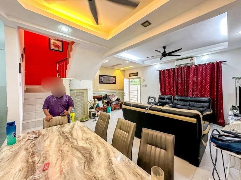 Semi-Detached House for Sale in Taman Pelangi Semenyih 2 (Semenyih) - Ahmad Ikhwan Arif - Living Room - PropertyGuru.com.my